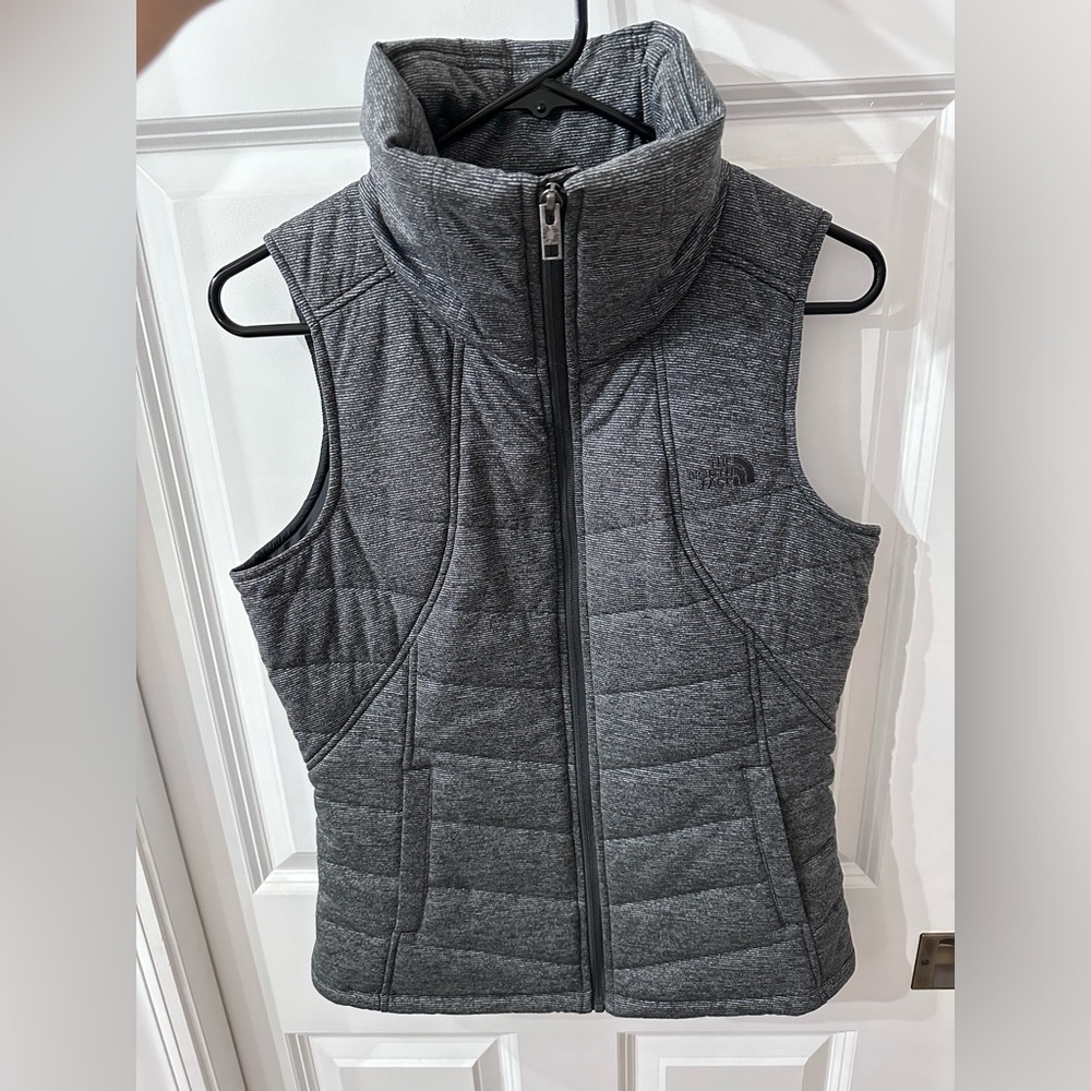 Northface quilted vest size small. Never worn! Like new!
